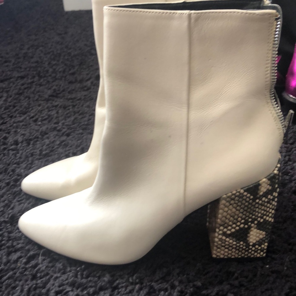 Dolce Vita White snakeskin Boots